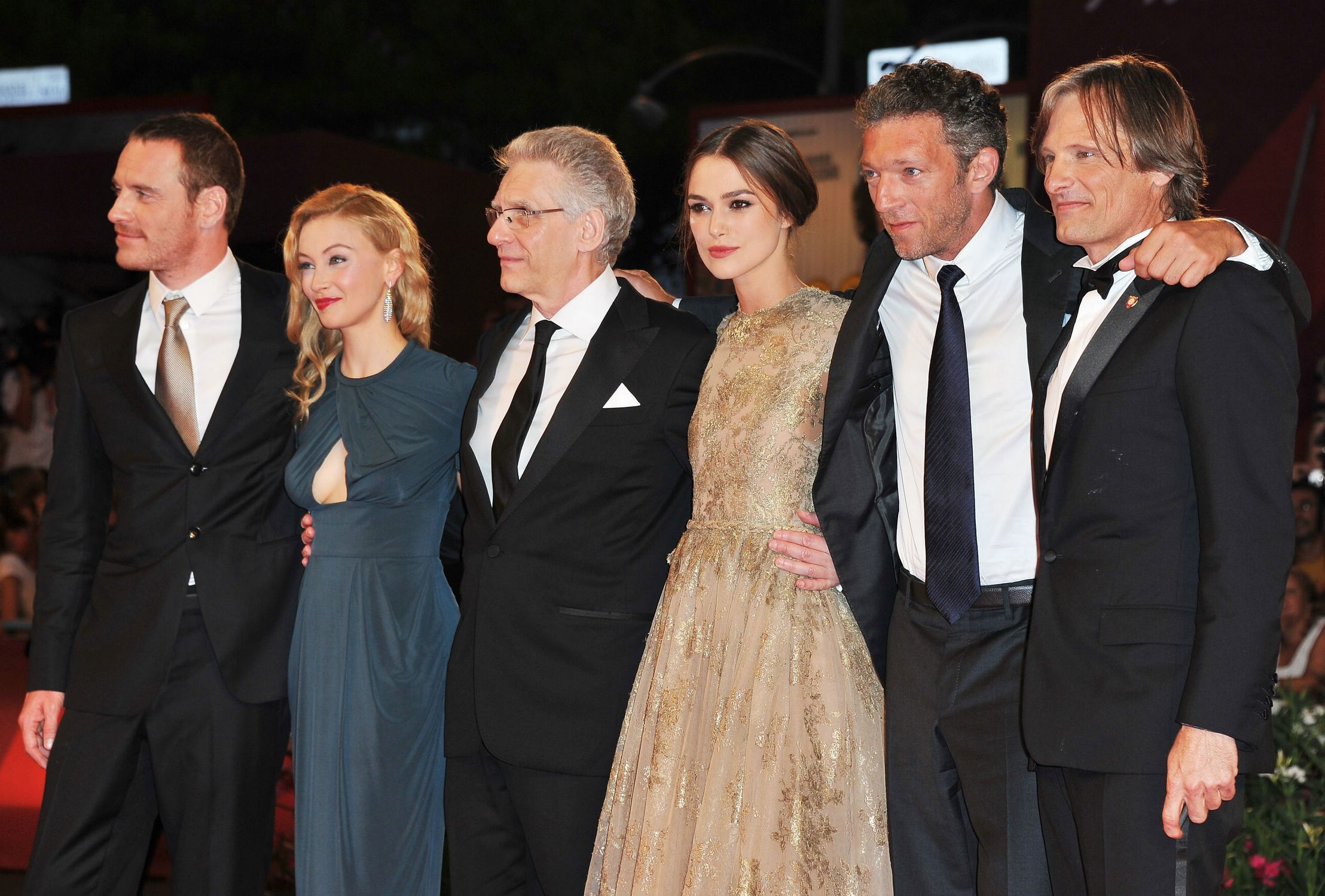 hq043.jpg hq043.jpg