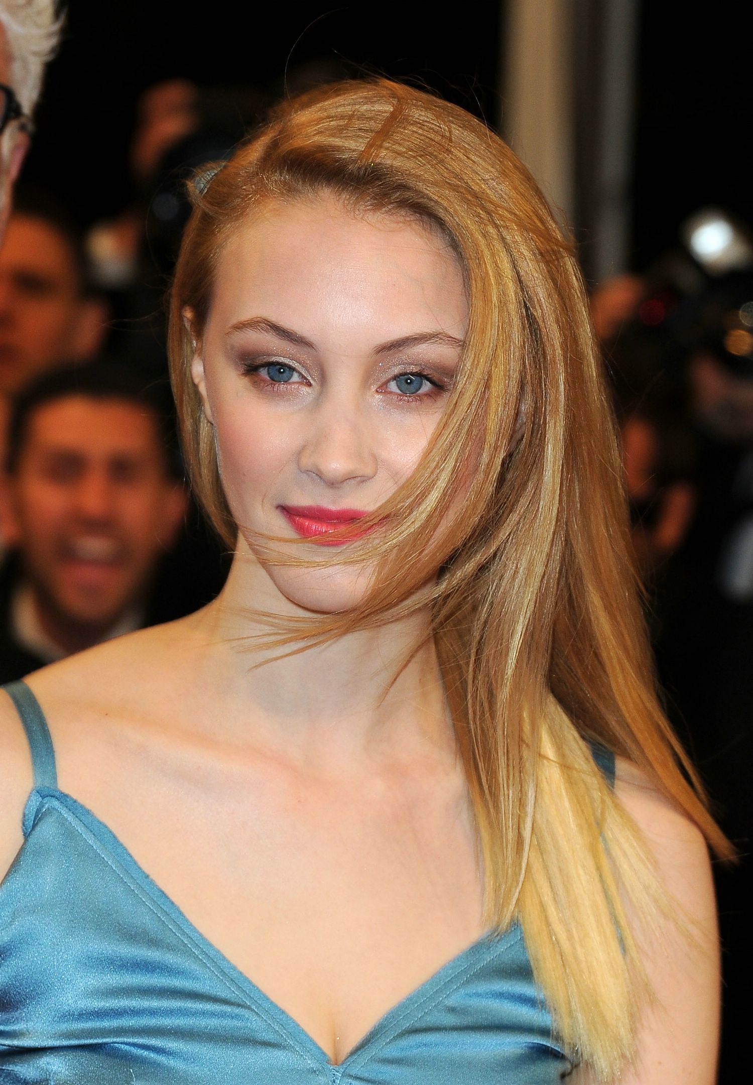 hq017.jpg hq017.jpg