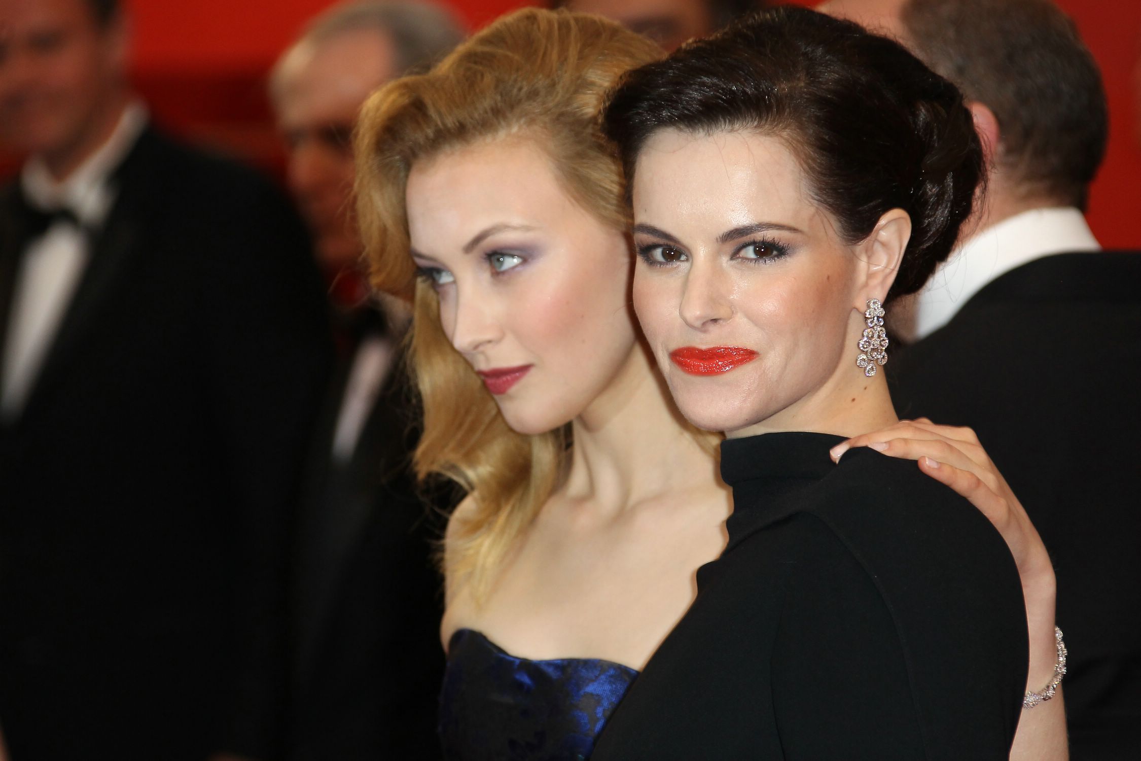 hq059.jpg hq059.jpg