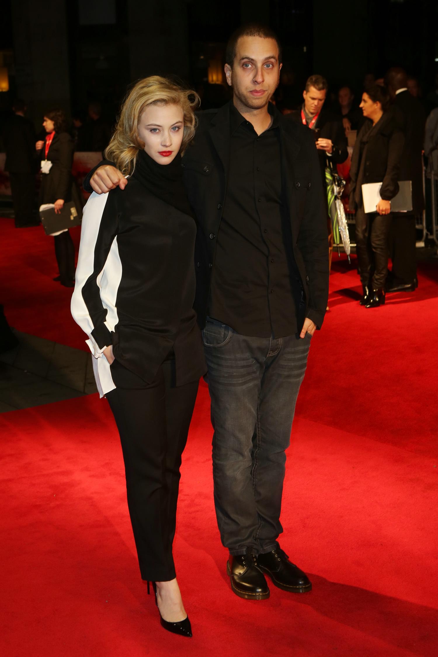 hq009.jpg hq009.jpg