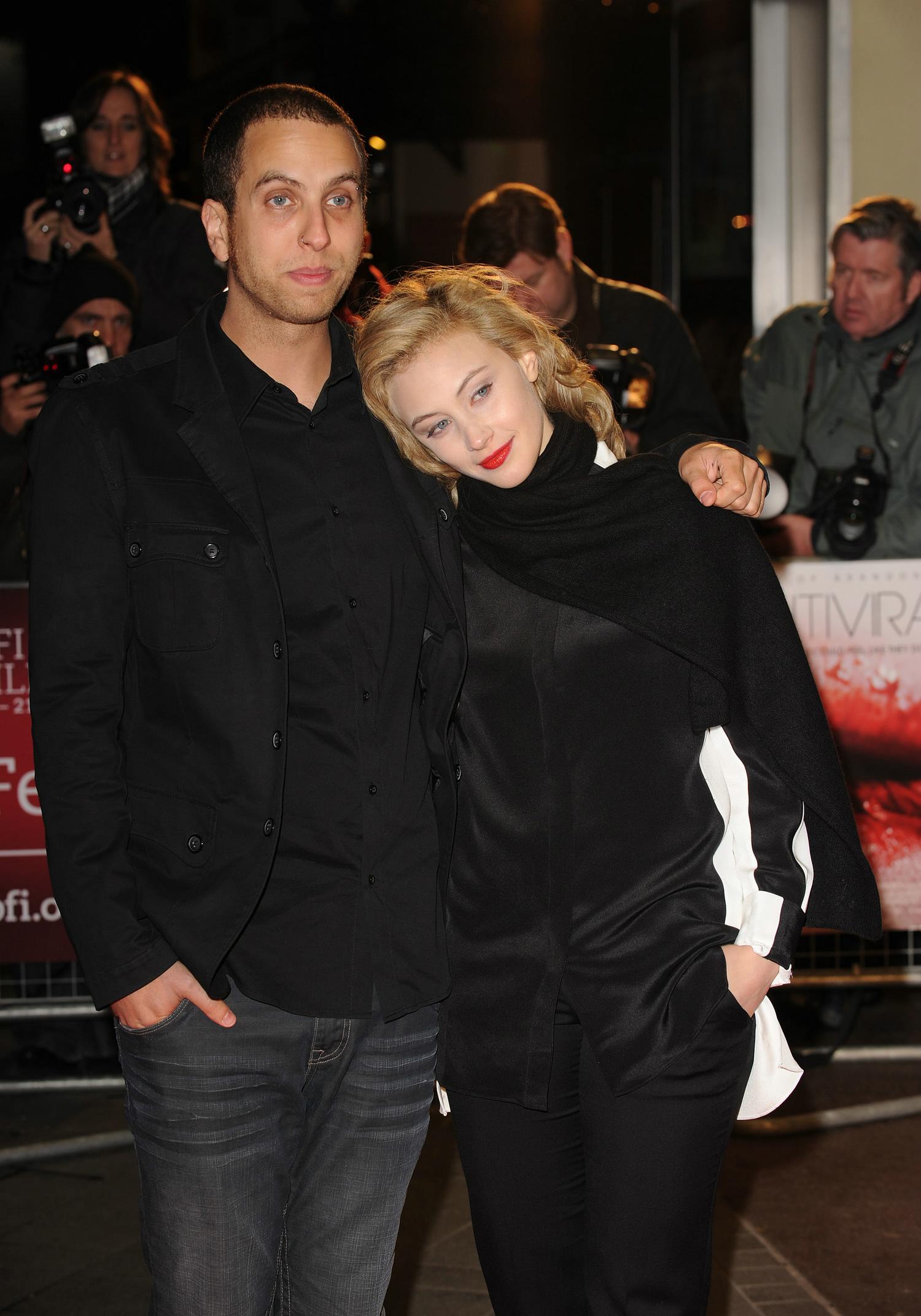 hq016.jpg hq016.jpg