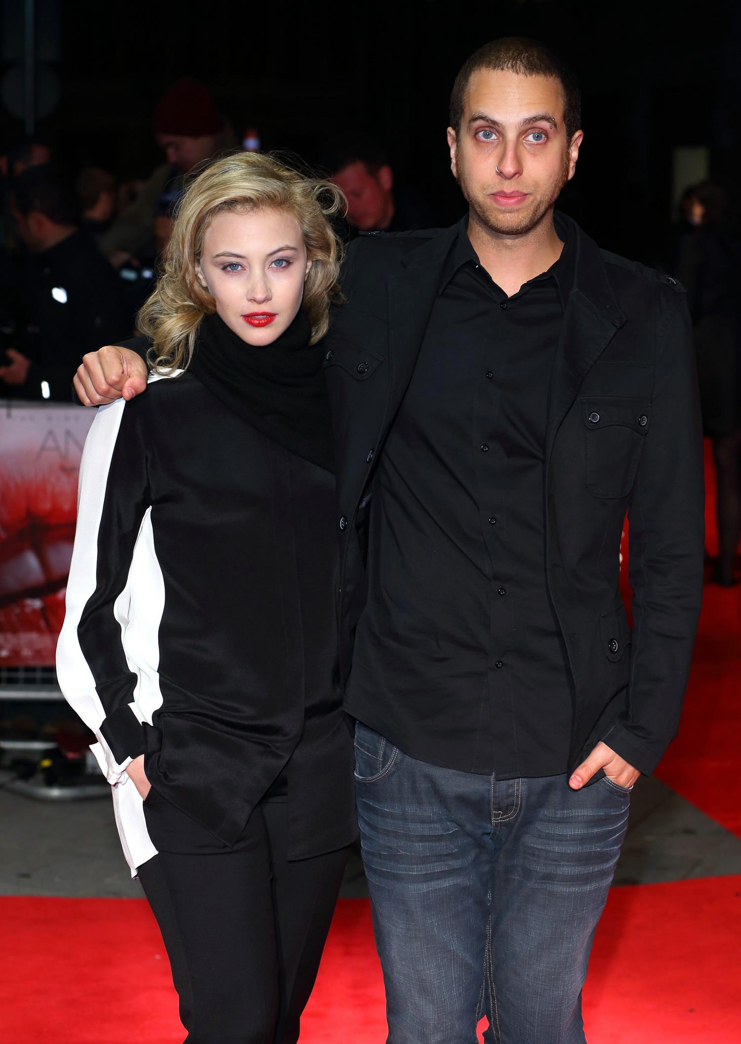 hq020.jpg hq020.jpg