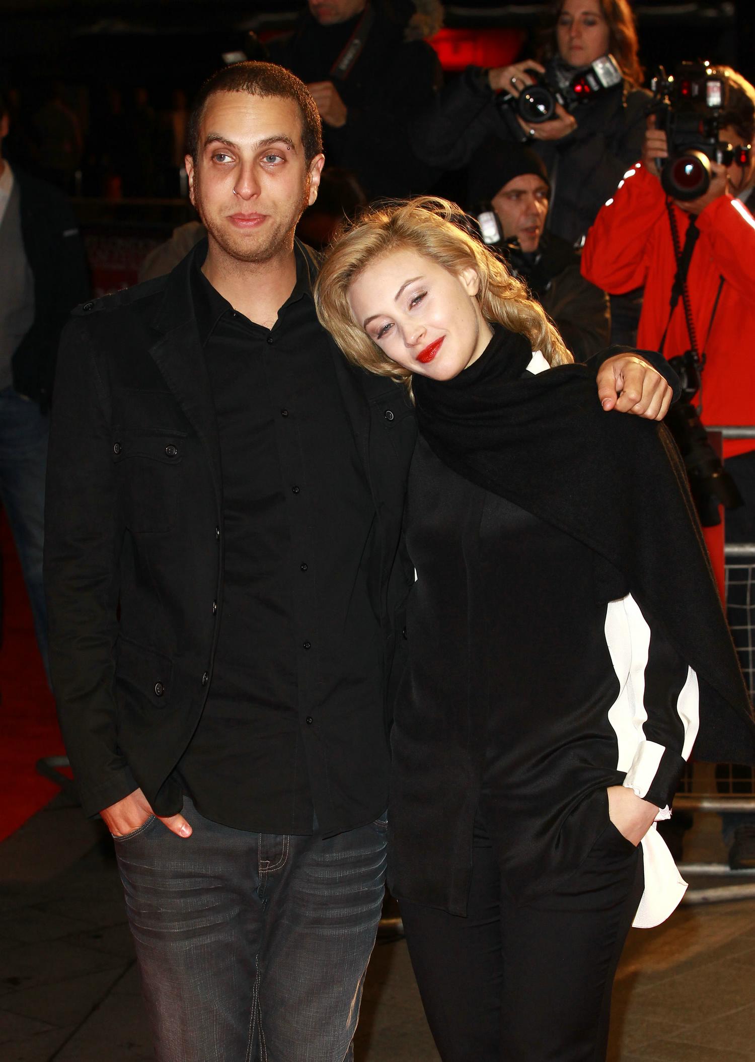 hq030.jpg hq030.jpg