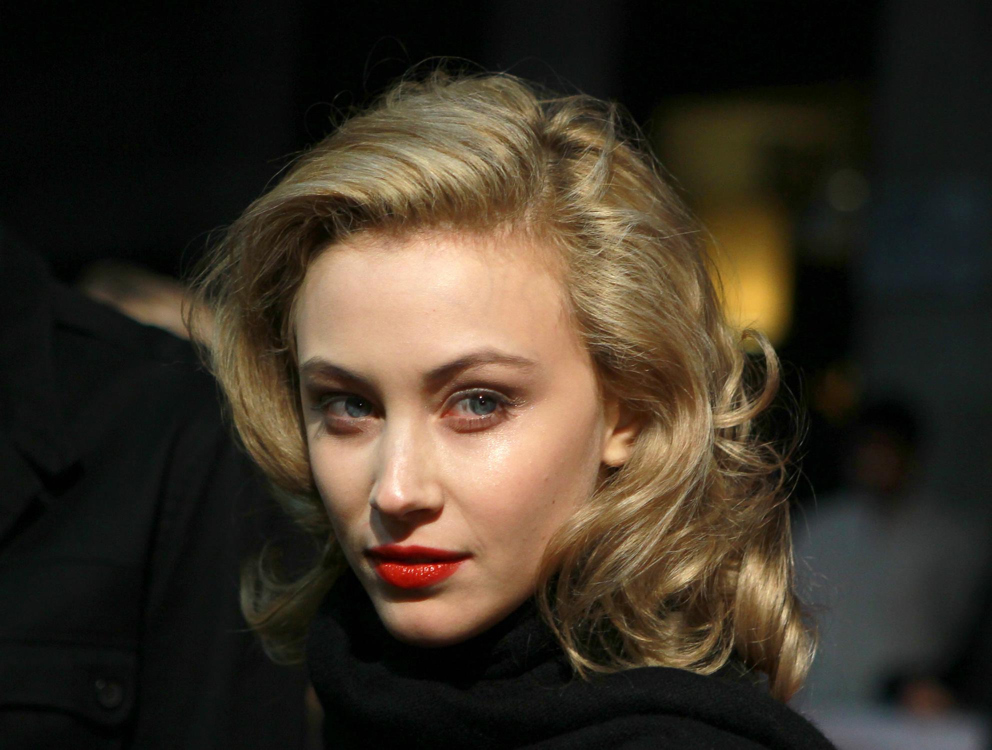 hq034.jpg hq034.jpg