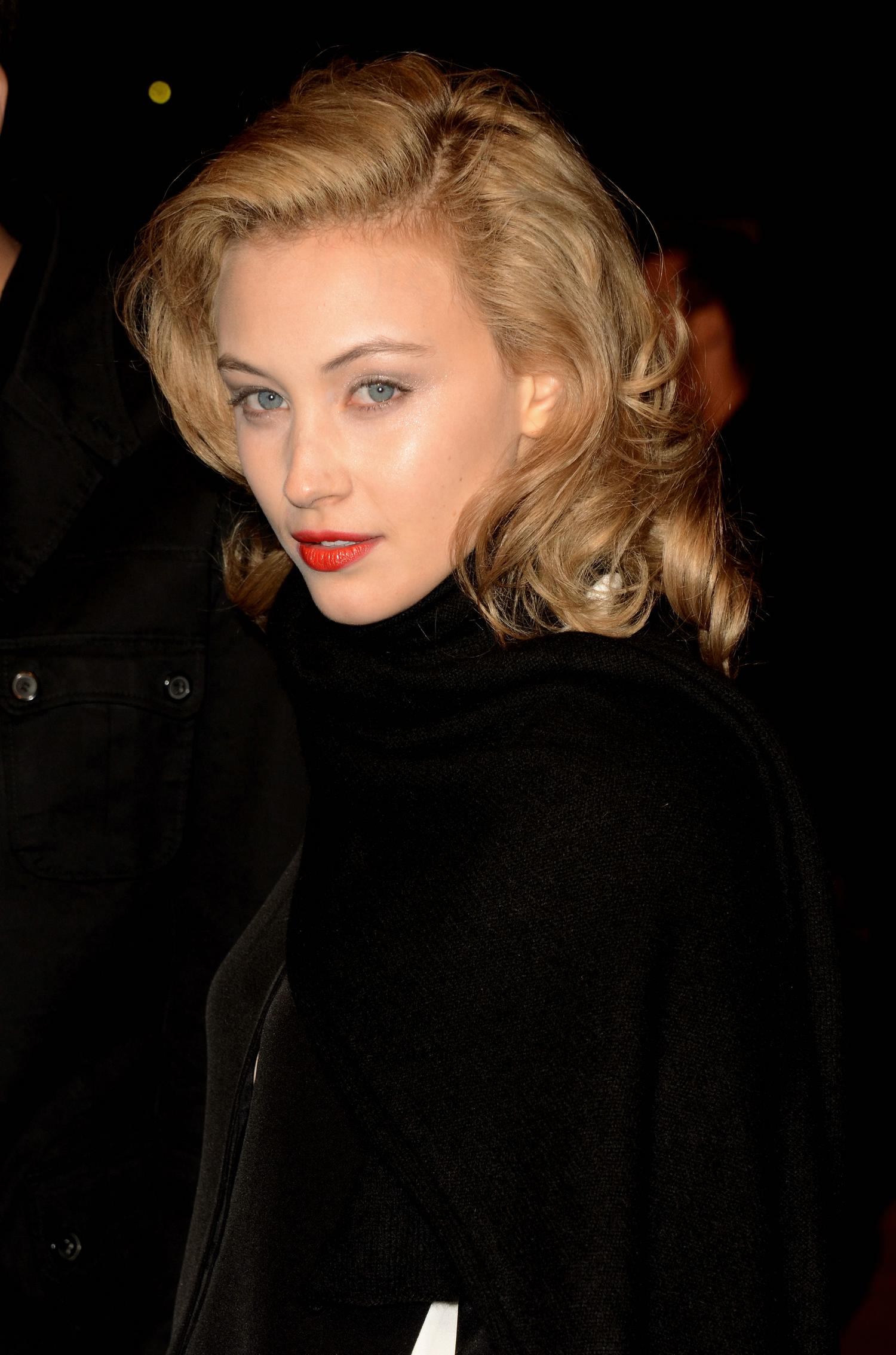 hq047.jpg hq047.jpg