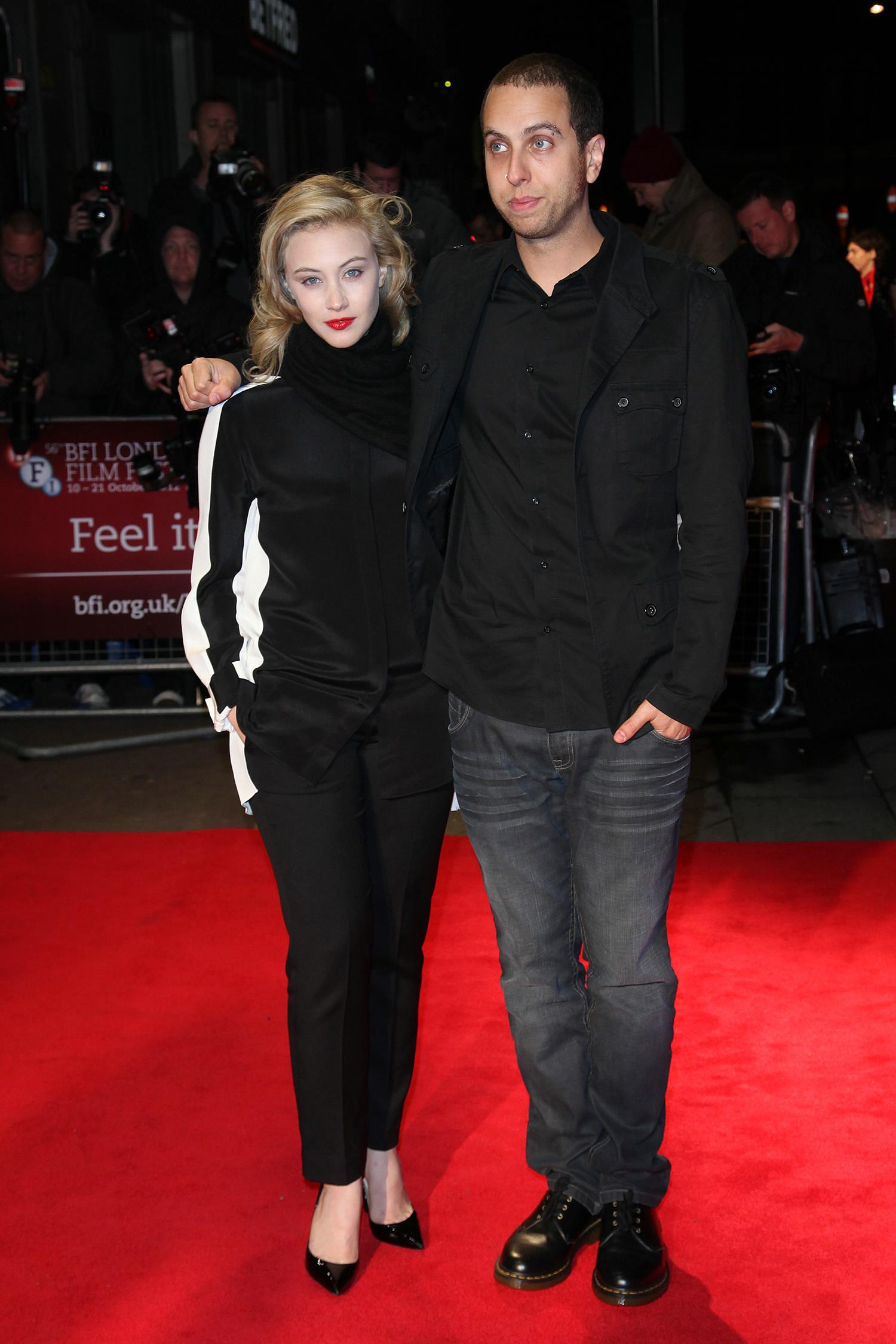 hq048.jpg hq048.jpg