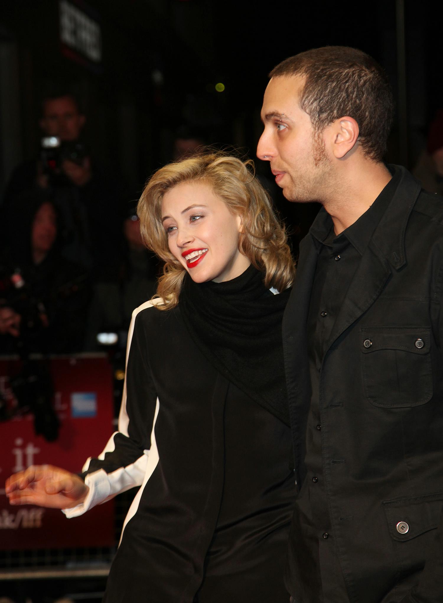 hq065.jpg hq065.jpg