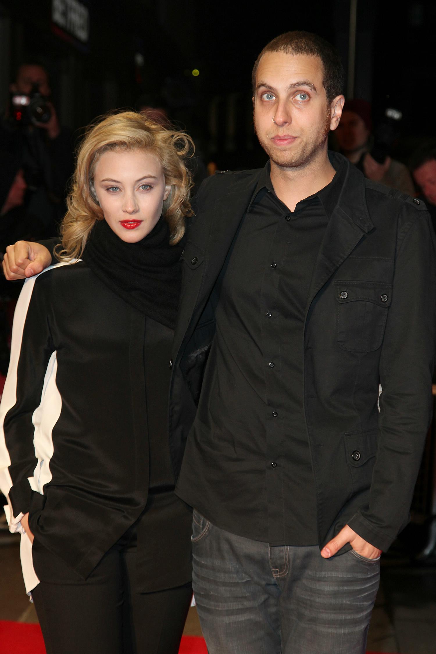 hq072.jpg hq072.jpg