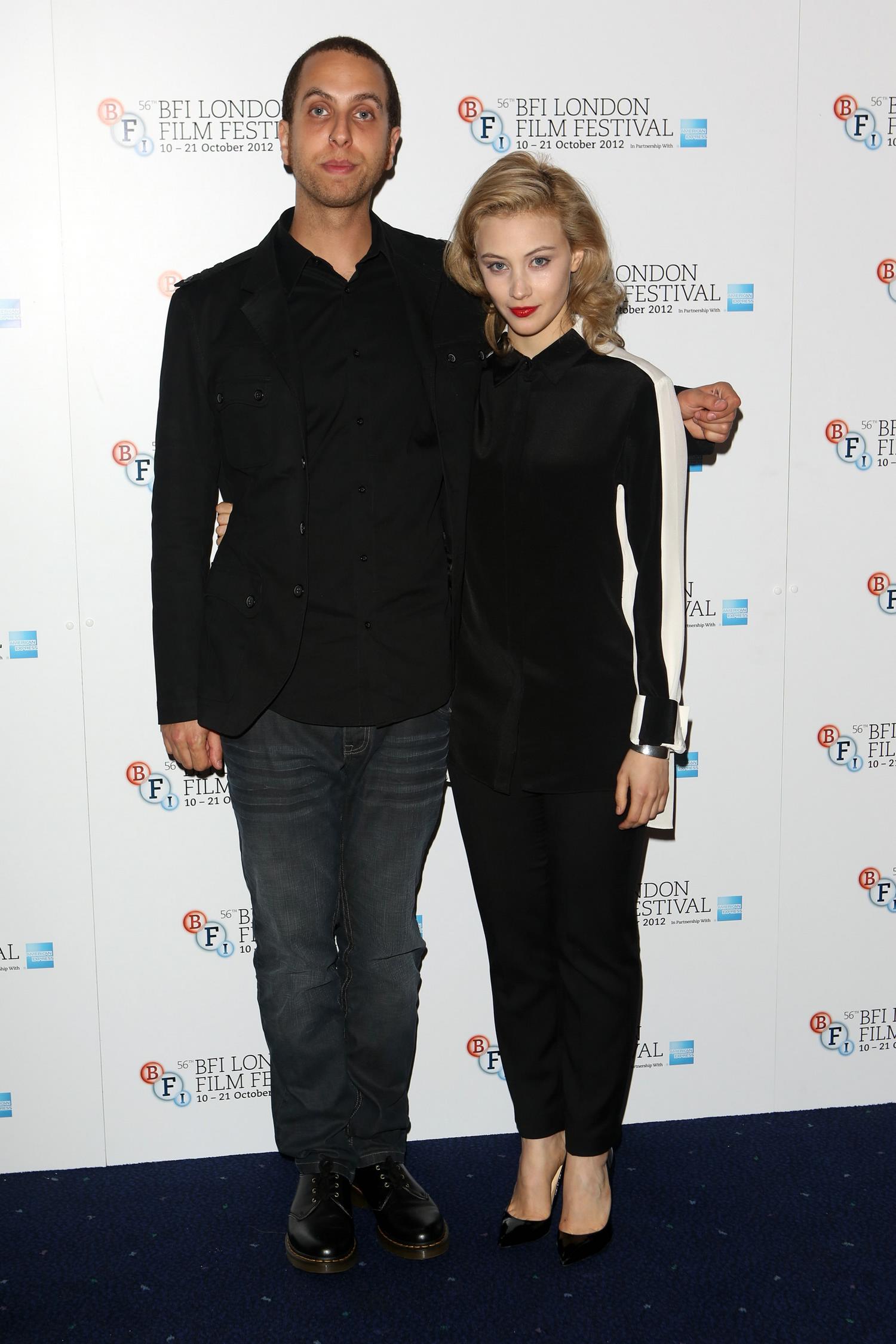 hq082.jpg hq082.jpg