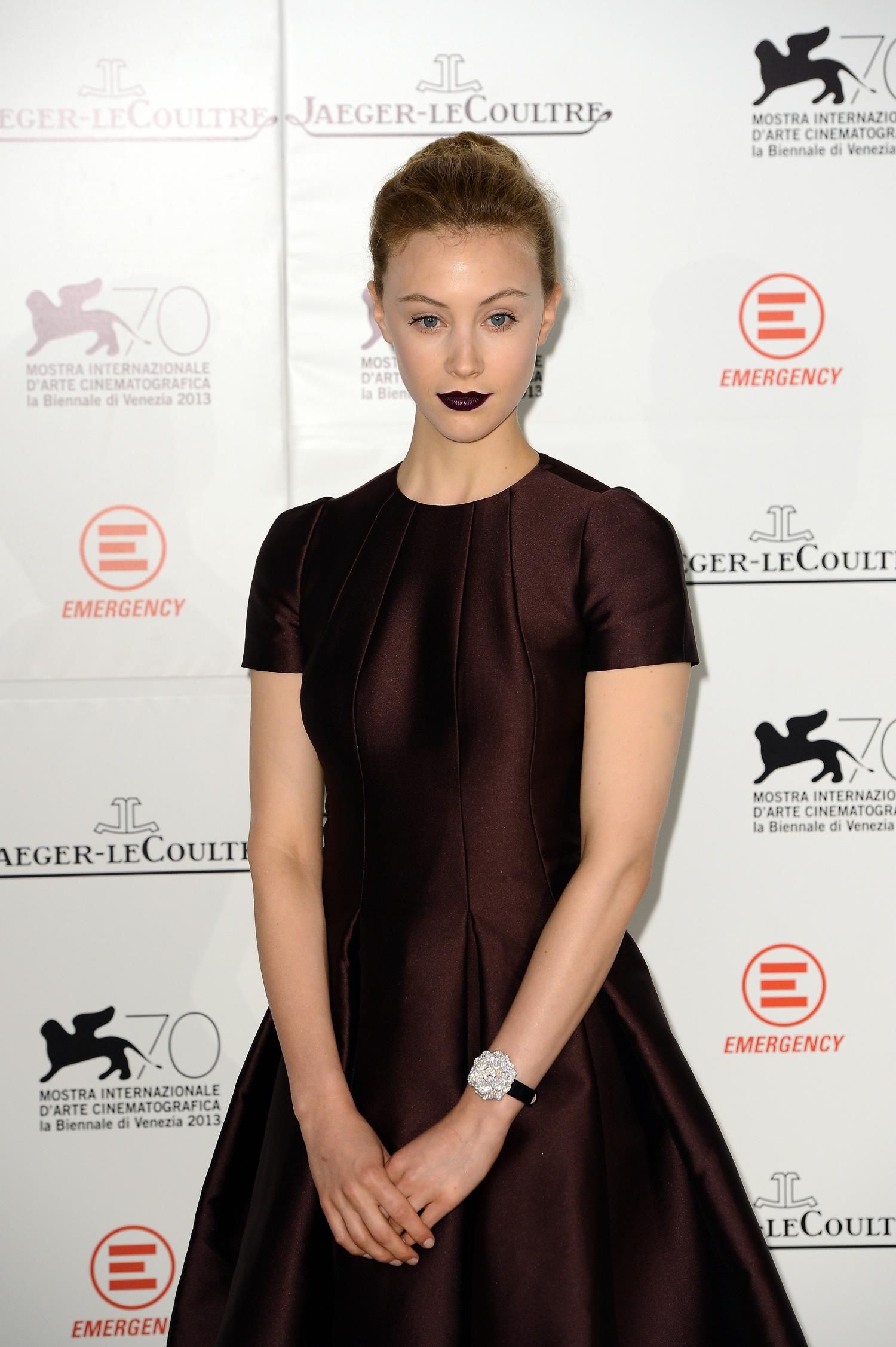 hq004.jpg hq004.jpg