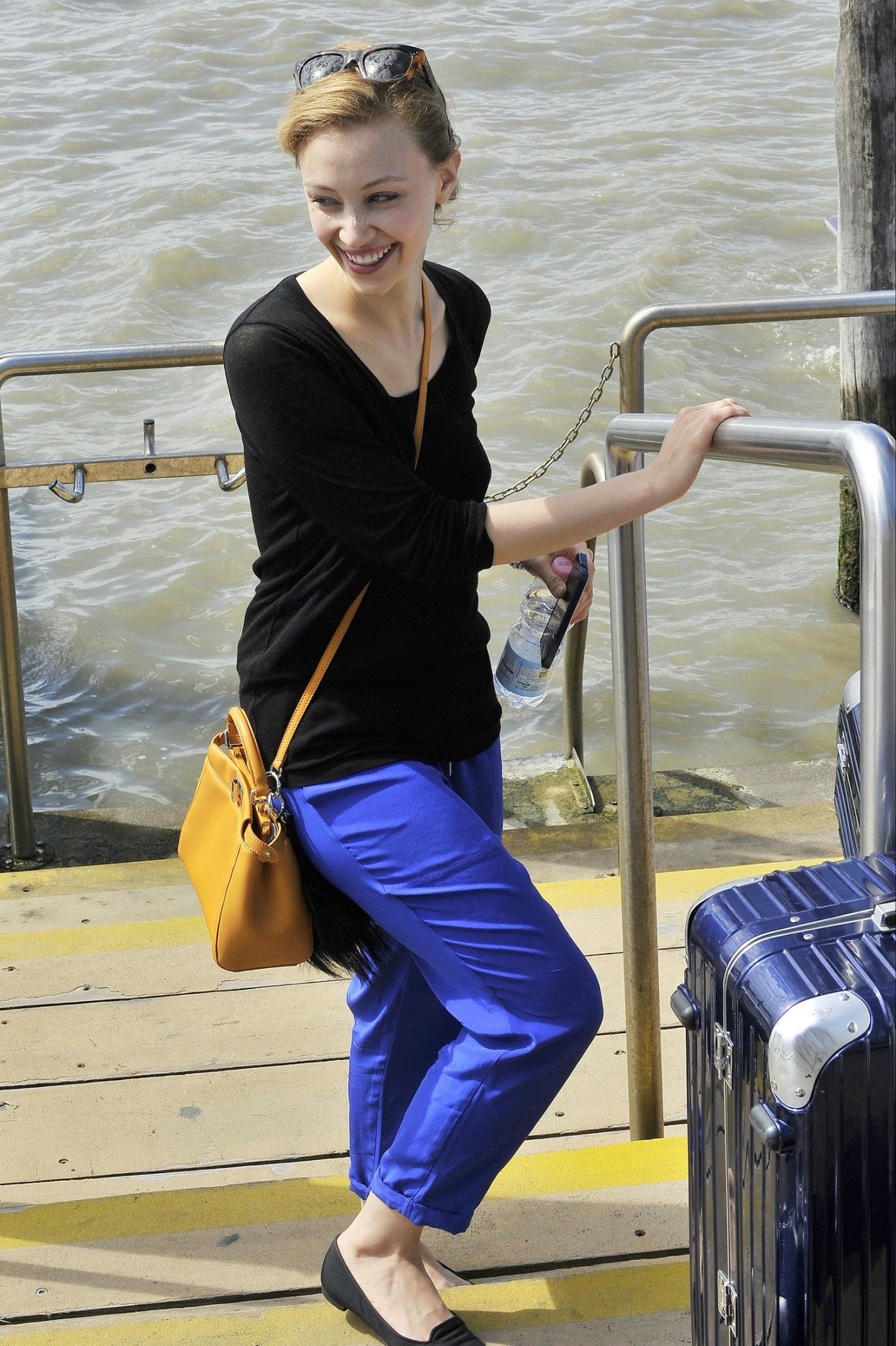 hq022.jpg hq022.jpg