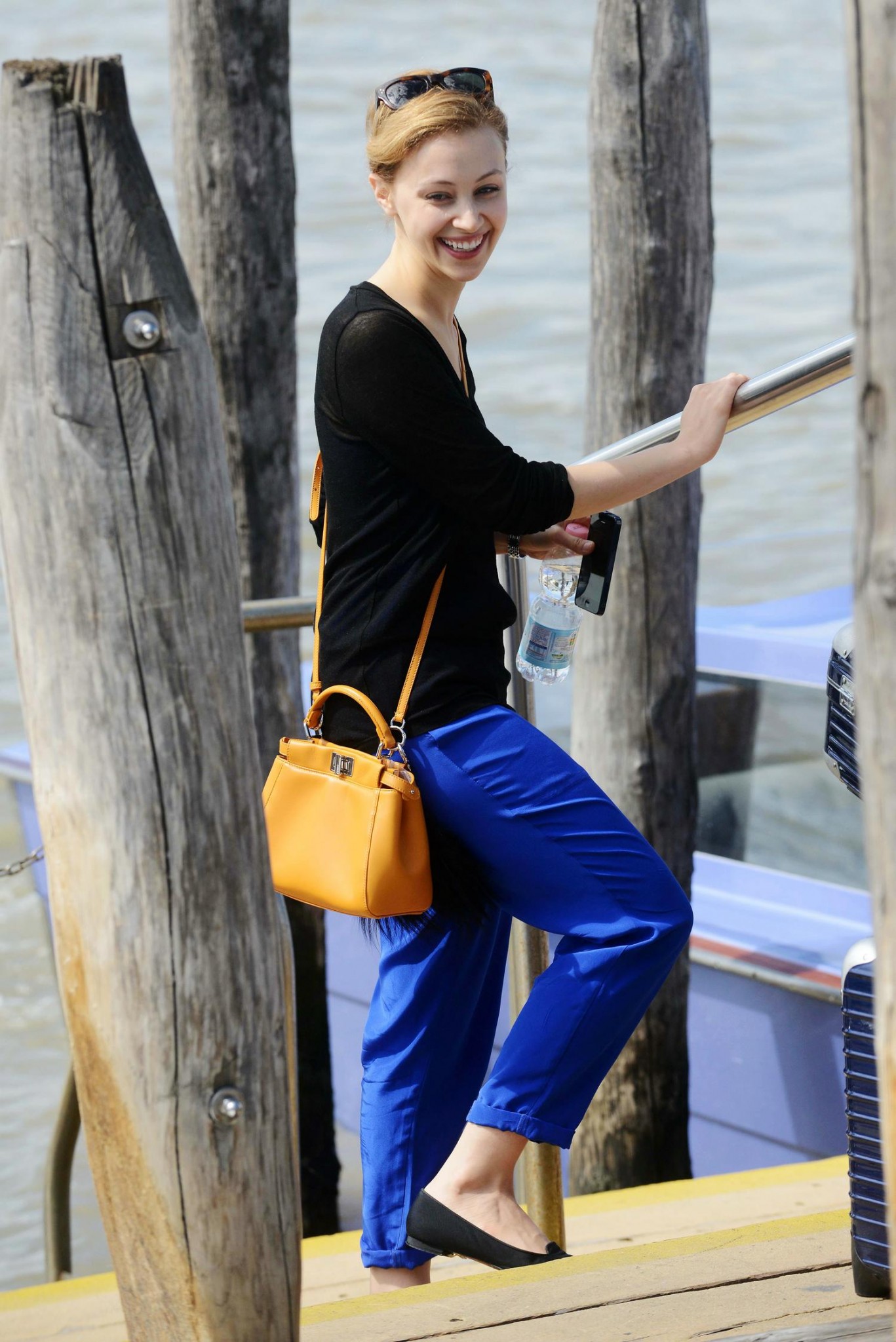 hq028.jpg hq028.jpg