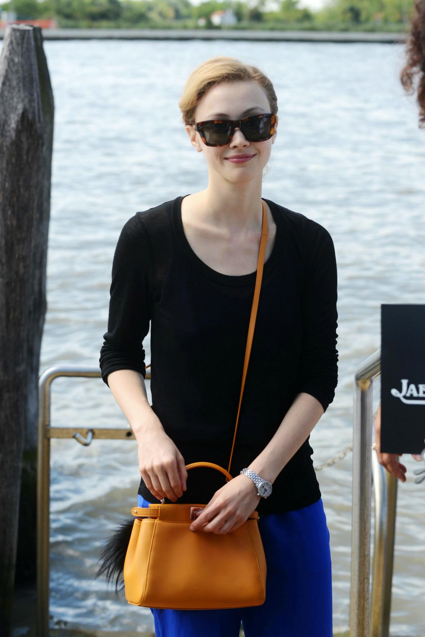 hq031.jpg hq031.jpg