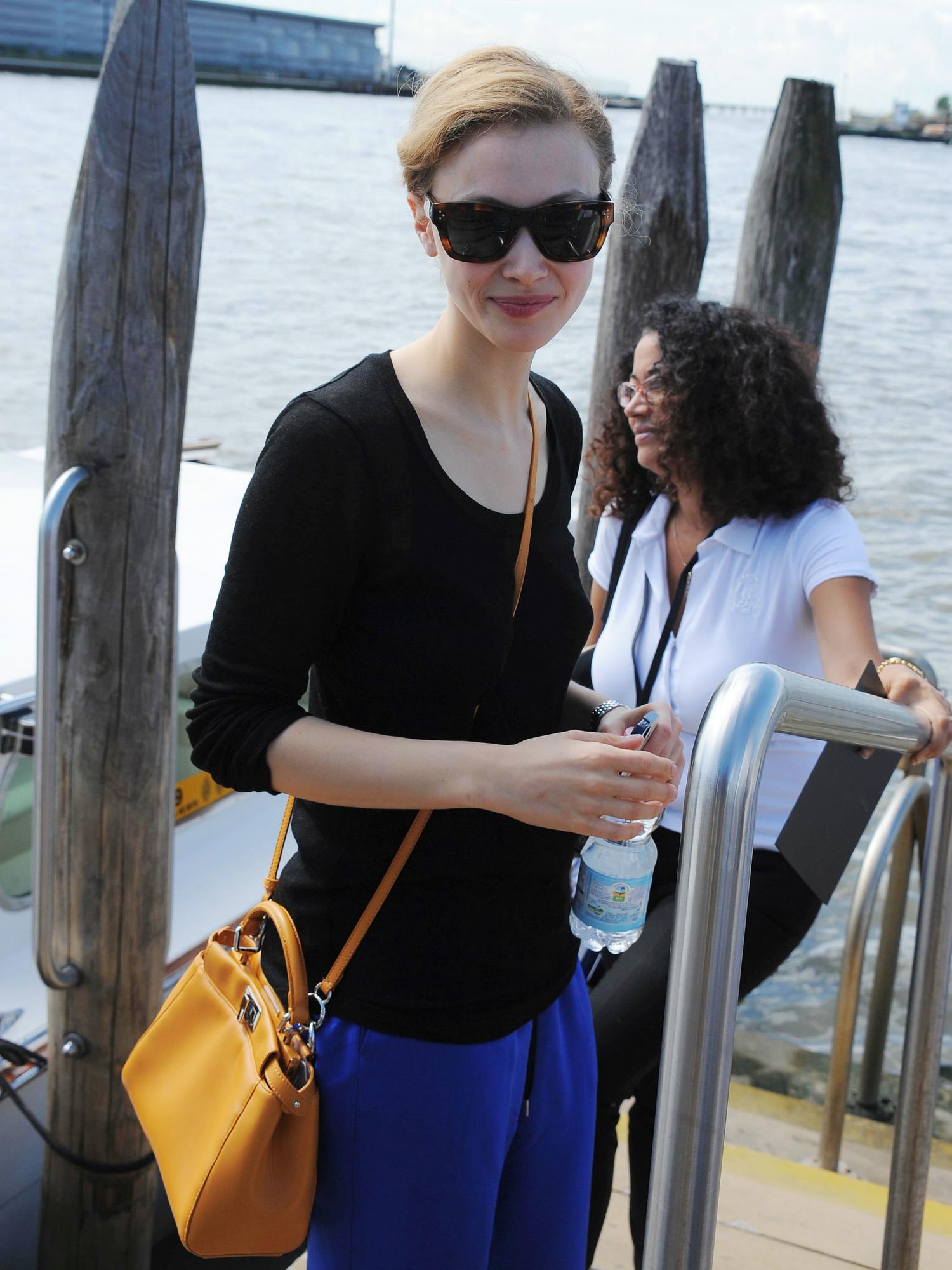 hq036.jpg hq036.jpg