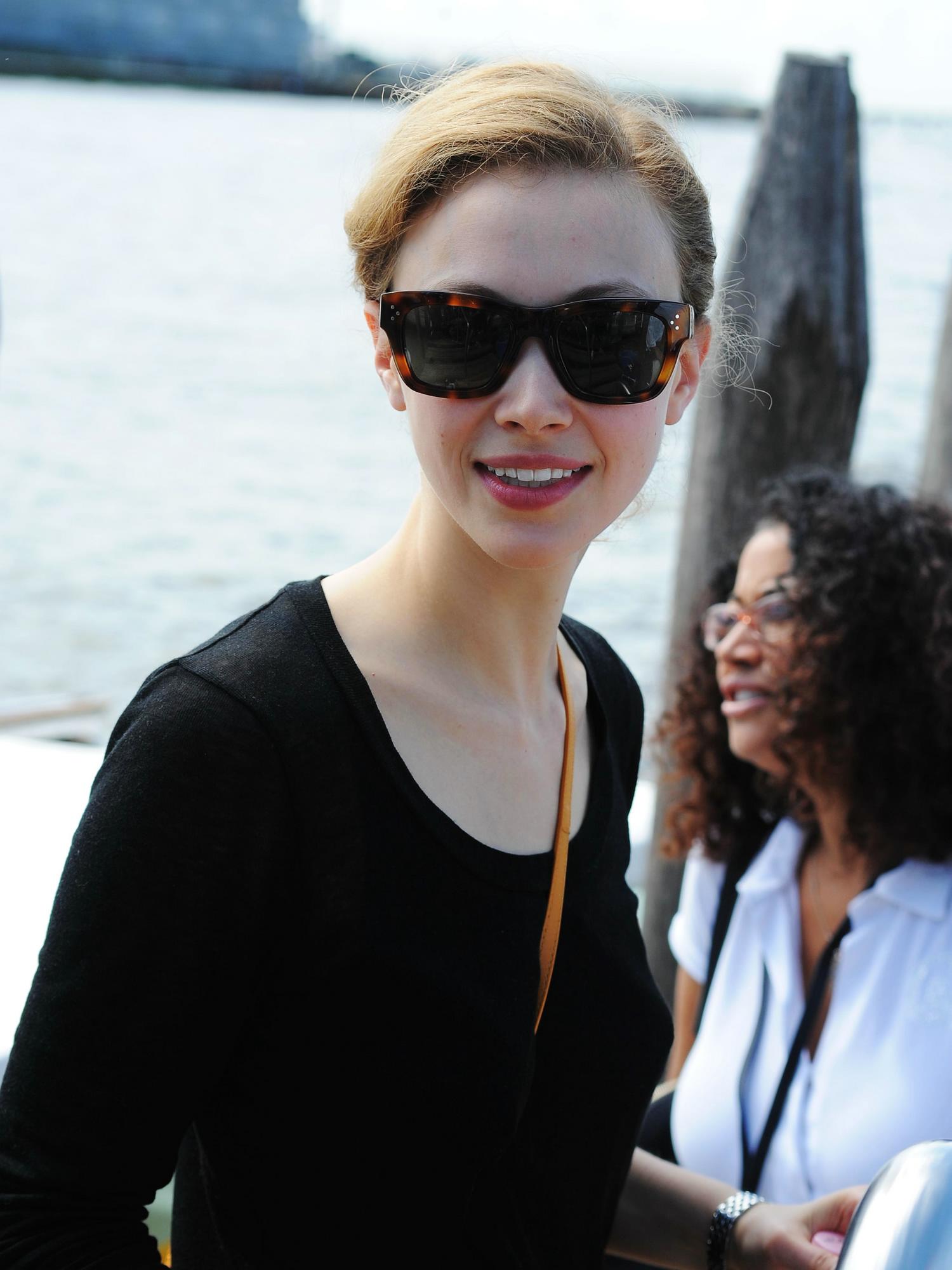 hq037.jpg hq037.jpg