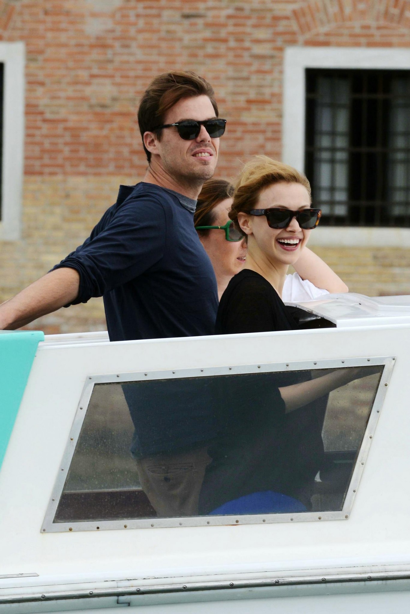 hq060.jpg hq060.jpg