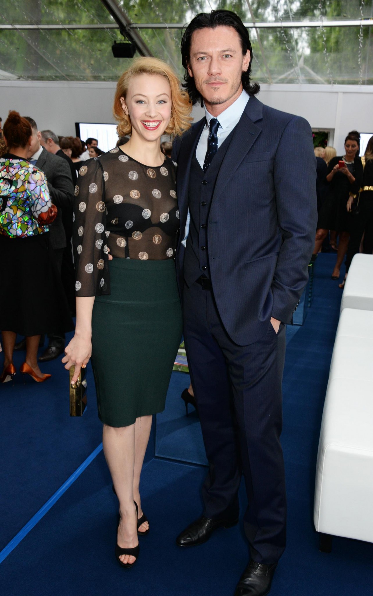 hq018.jpg hq018.jpg