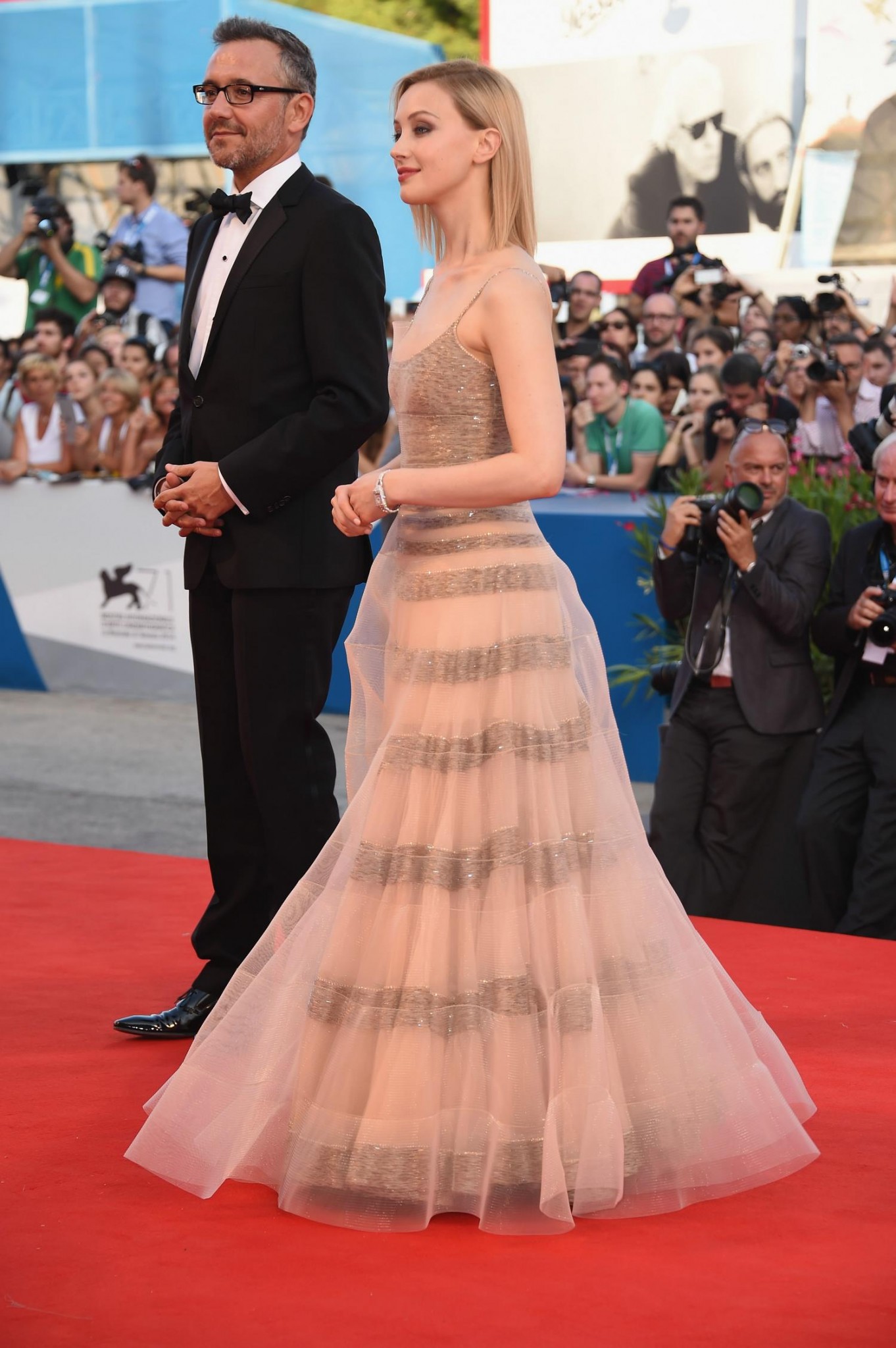 hq069.jpg hq069.jpg