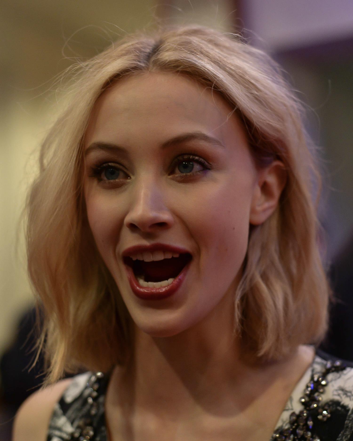 hq020.jpg hq020.jpg