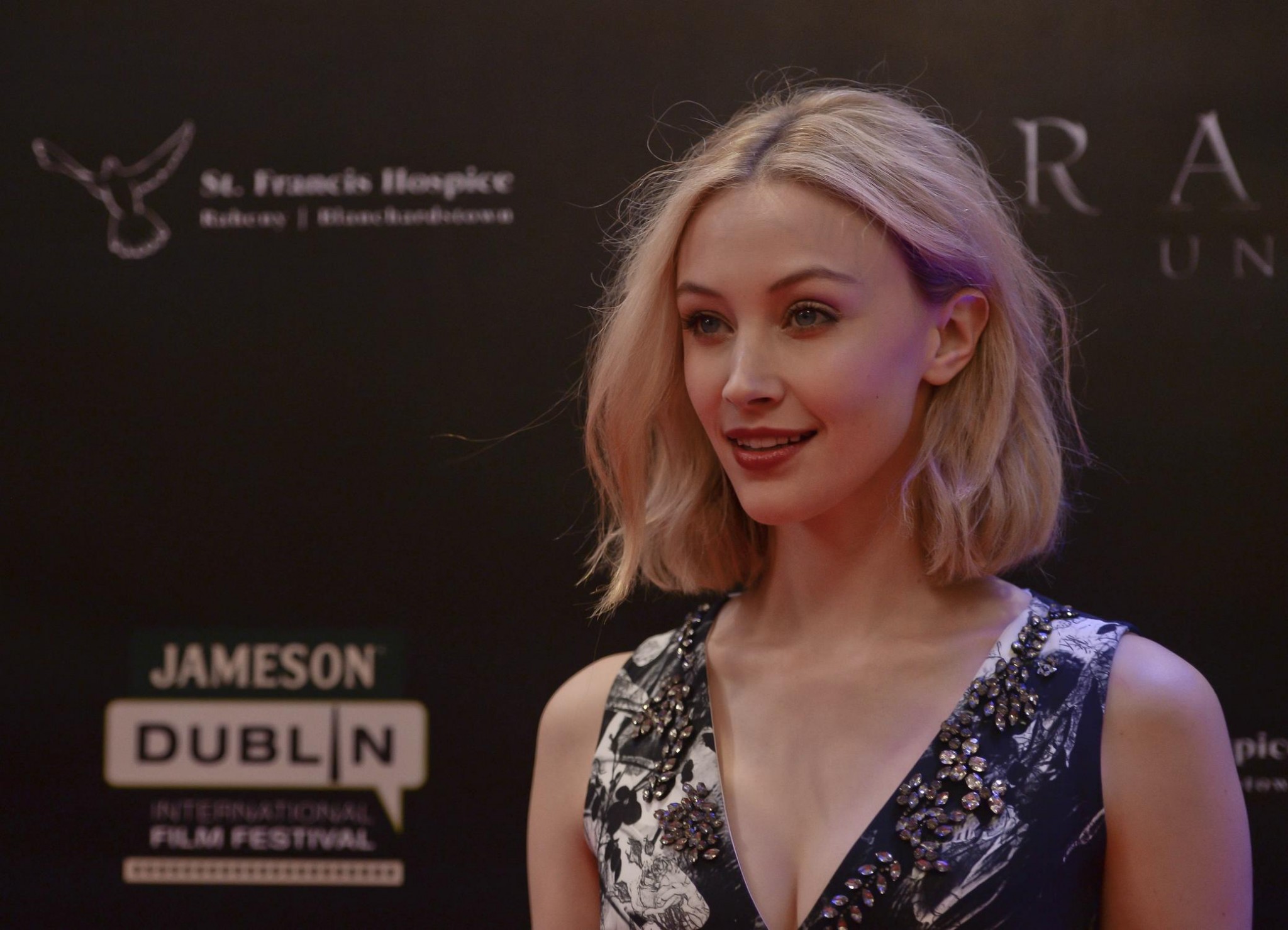 hq040.jpg hq040.jpg