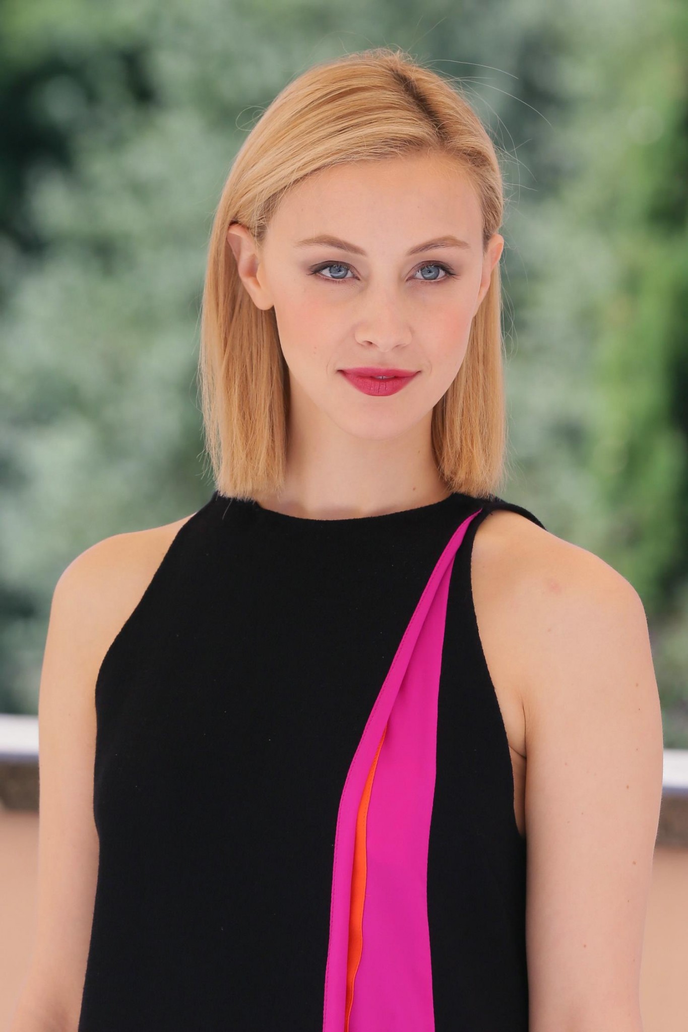 hq075.jpg hq075.jpg