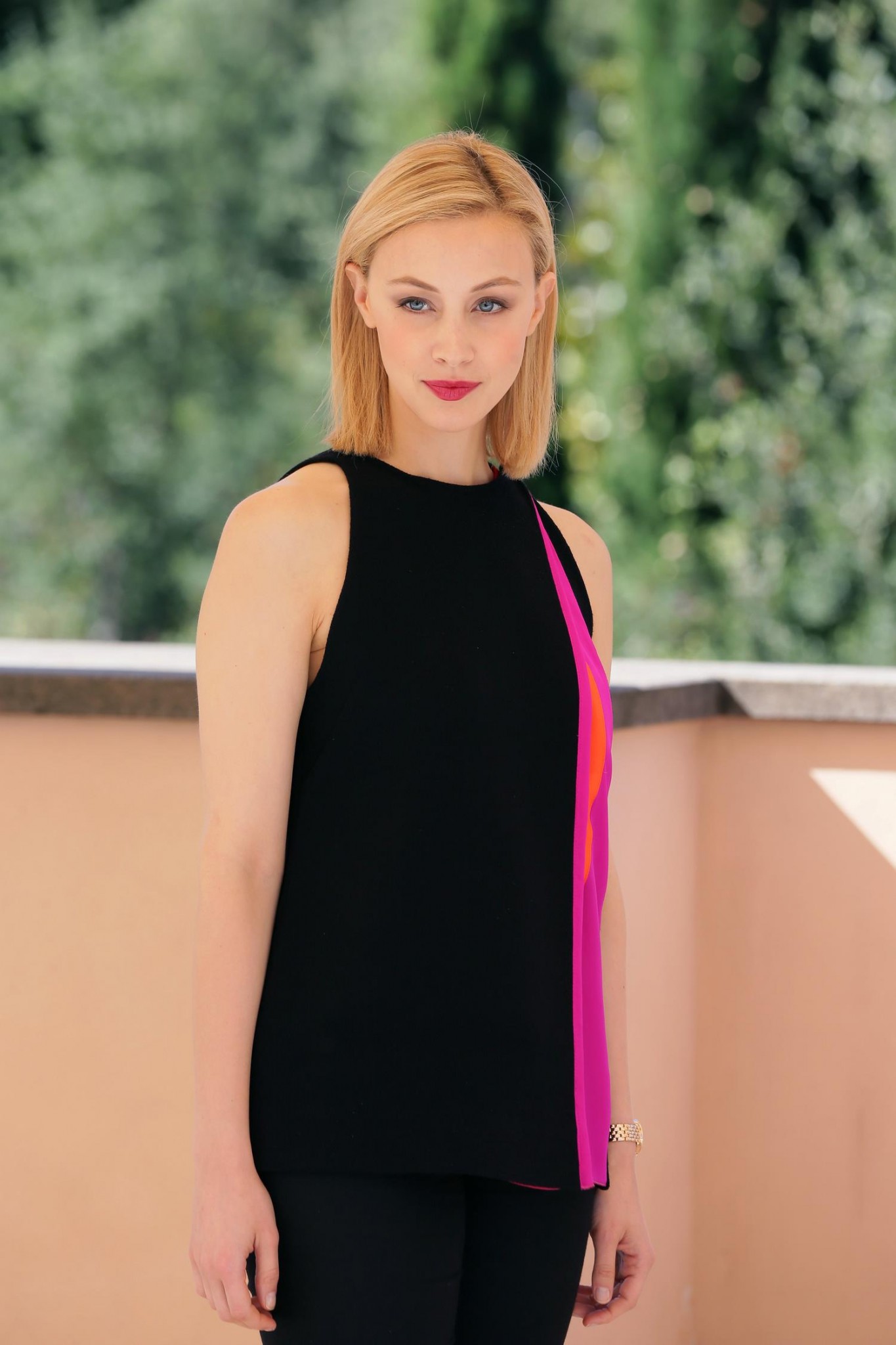 hq080.jpg hq080.jpg