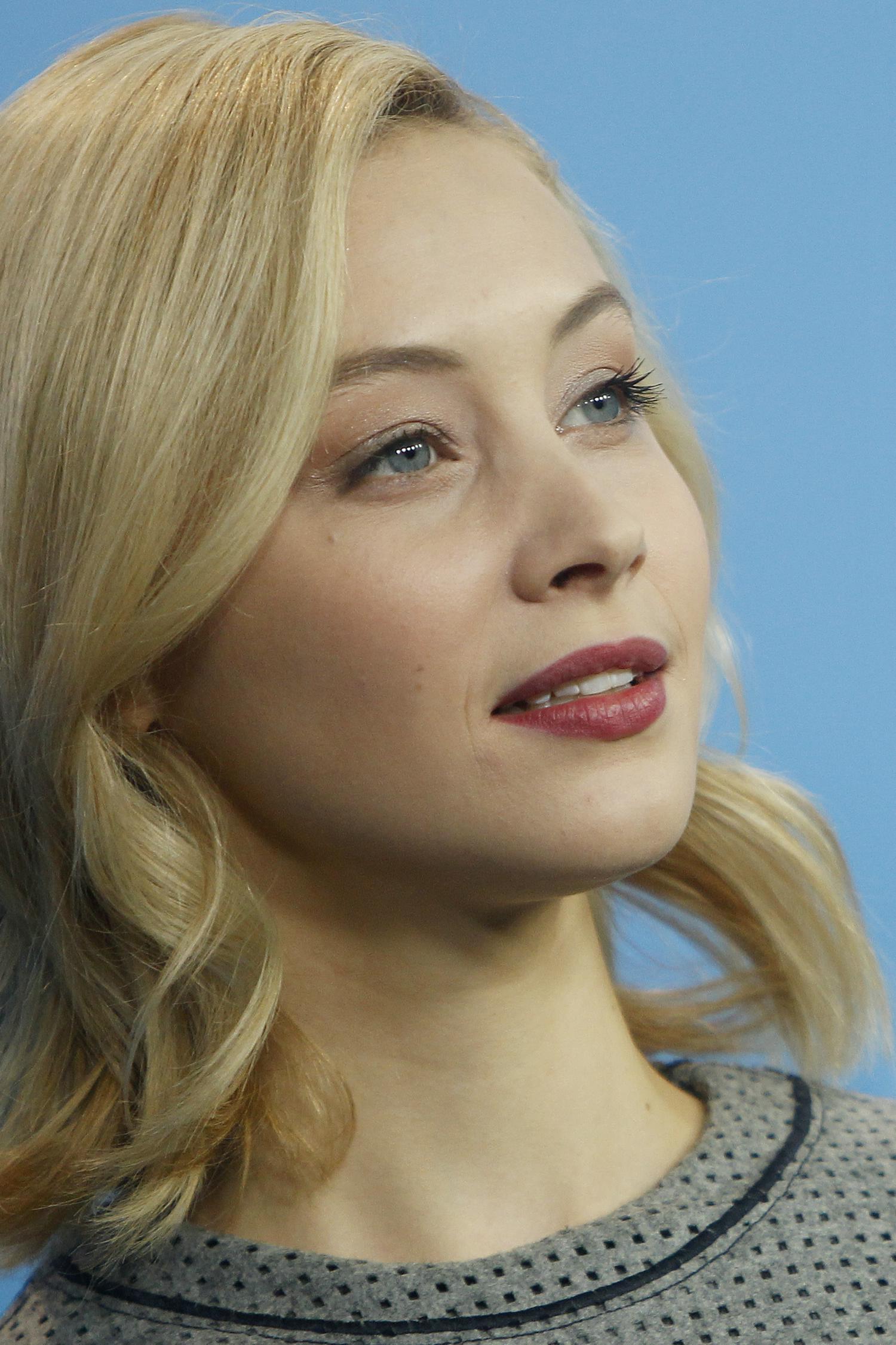 hq027.jpg hq027.jpg