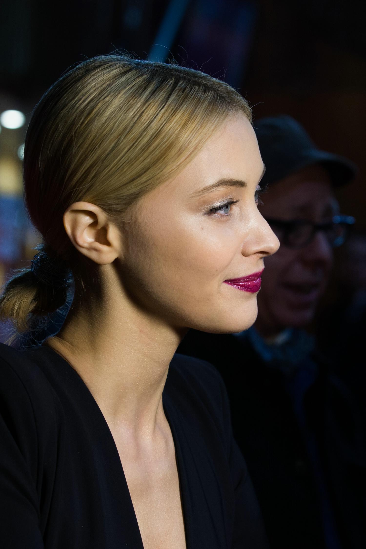 hq069.jpg hq069.jpg