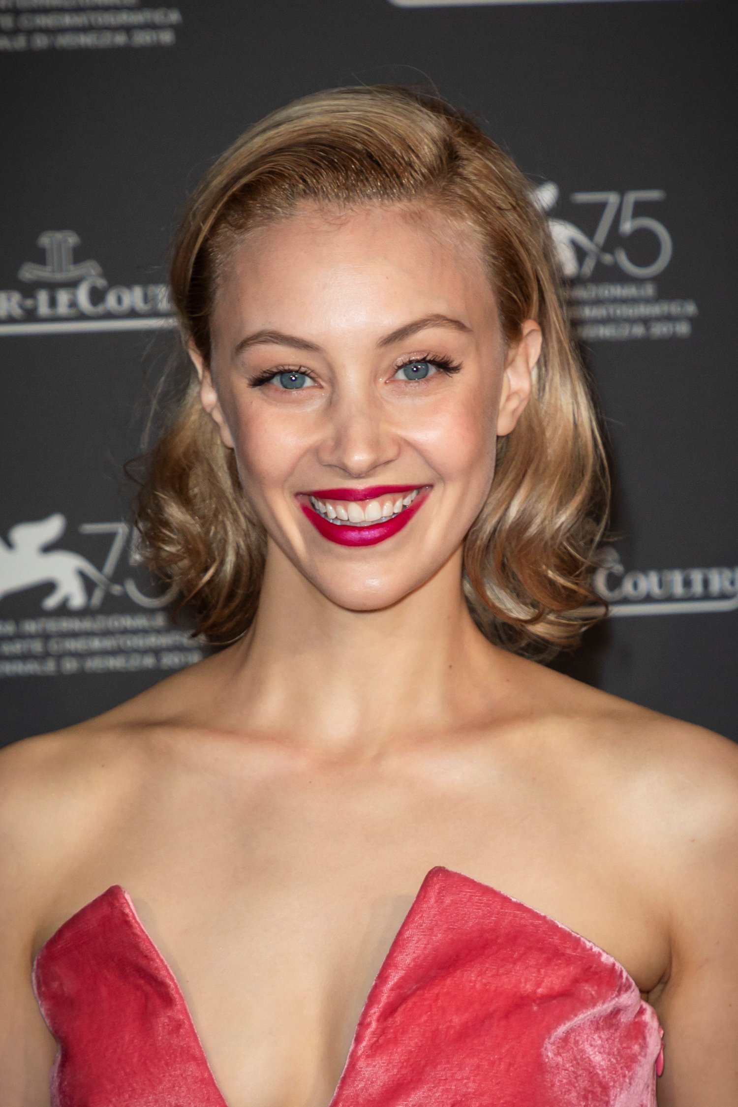hq008.jpg hq008.jpg